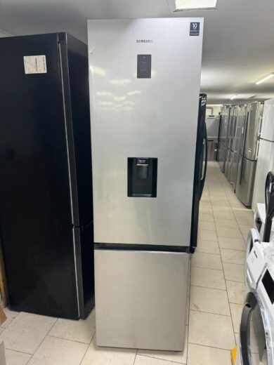 SAMSUNG Réfrigérateur Combiné Inox 386L, 35dB, Froid Ventilé Intégral, Distributeur d'Eau - Rb38t650esa
